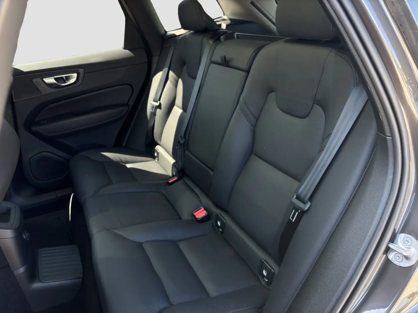 XC60 T8 Plus Dark Plug-In Hyb.AWD/AHK/Pano/21Zo