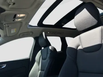 XC60 T8 Plus Dark Plug-In Hyb.AWD/AHK/Pano/21Zo