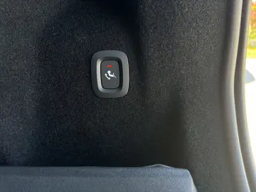 XC60 T8 Plus Dark Plug-In Hyb.AWD/AHK/Pano/21Zo