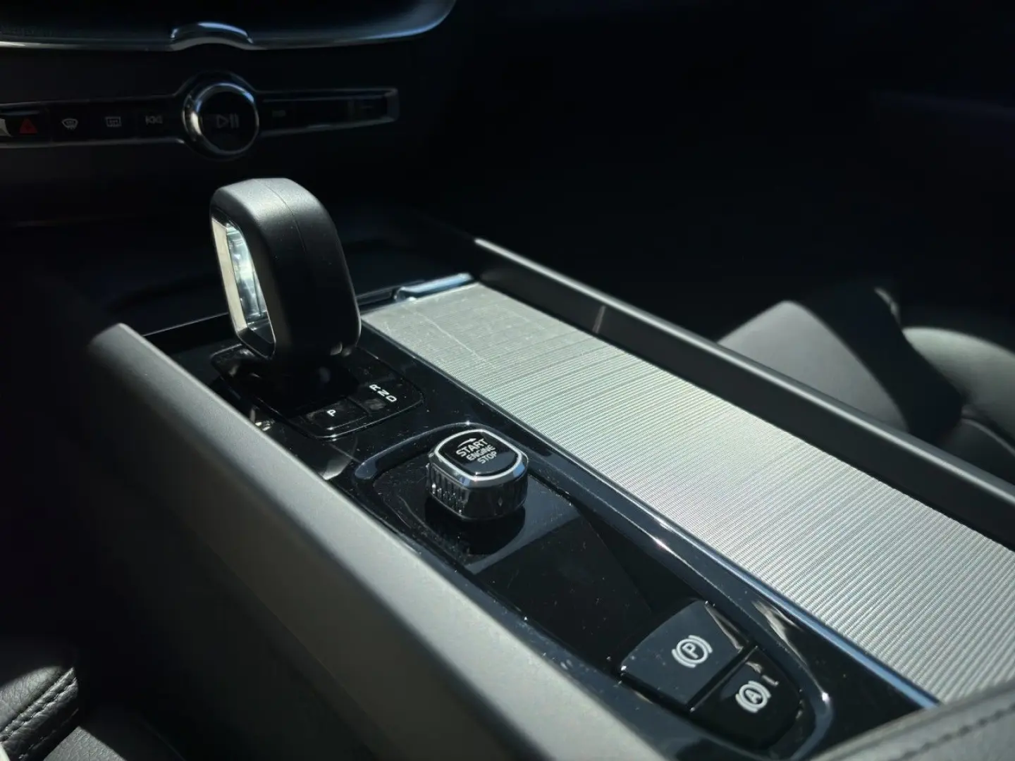 XC60 T8 Plus Dark Plug-In Hyb.AWD/AHK/Pano/21Zo