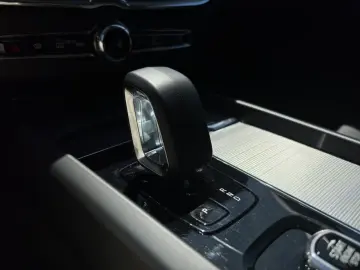 XC60 T8 Plus Dark Plug-In Hyb.AWD/AHK/Pano/21Zo