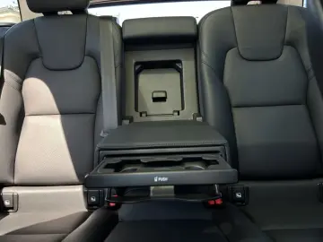 XC60 T8 Plus Dark Plug-In Hyb.AWD/AHK/Pano/21Zo