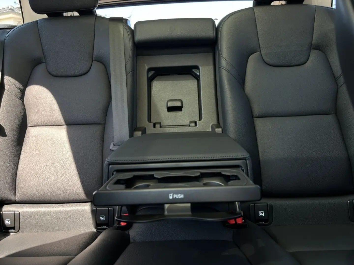 XC60 T8 Plus Dark Plug-In Hyb.AWD/AHK/Pano/21Zo