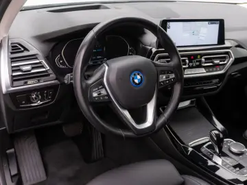 X3 xD30e Kamera HUD DAB Belüftung AHK Leder 18Zl