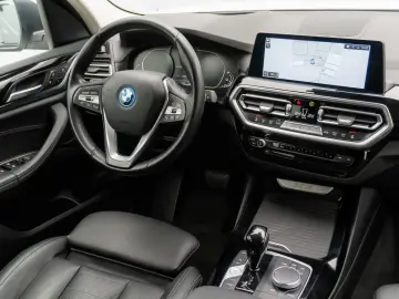 X3 xD30e Kamera HUD DAB Belüftung AHK Leder 18Zl