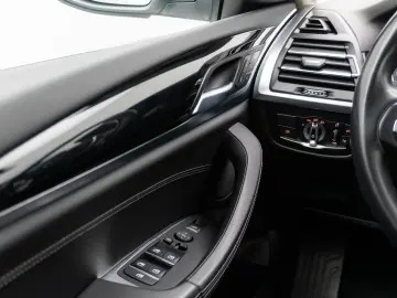 X3 xD30e Kamera HUD DAB Belüftung AHK Leder 18Zl