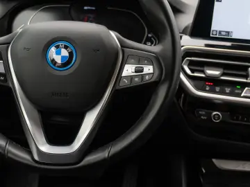 X3 xD30e Kamera HUD DAB Belüftung AHK Leder 18Zl