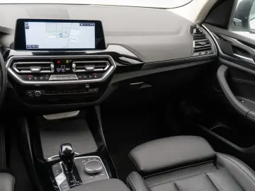 X3 xD30e Kamera HUD DAB Belüftung AHK Leder 18Zl
