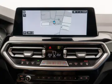 X3 xD30e Kamera HUD DAB Belüftung AHK Leder 18Zl