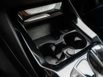 X3 xD30e Kamera HUD DAB Belüftung AHK Leder 18Zl