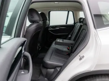 X3 xD30e Kamera HUD DAB Belüftung AHK Leder 18Zl