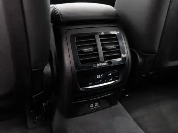 X3 xD30e Kamera HUD DAB Belüftung AHK Leder 18Zl