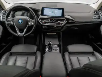 X3 xD30e Kamera HUD DAB Belüftung AHK Leder 18Zl
