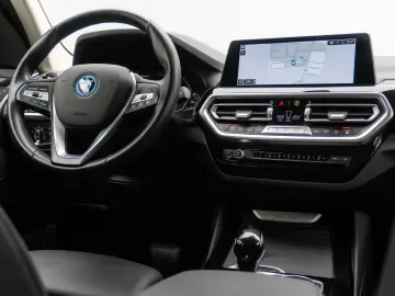 X3 xD30e Kamera HUD DAB Belüftung AHK Leder 18Zl