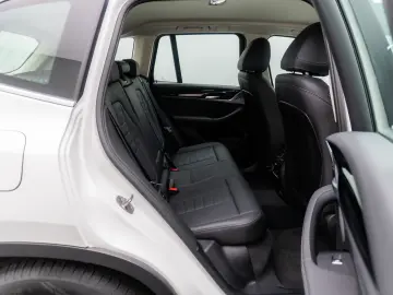 X3 xD30e Kamera HUD DAB Belüftung AHK Leder 18Zl