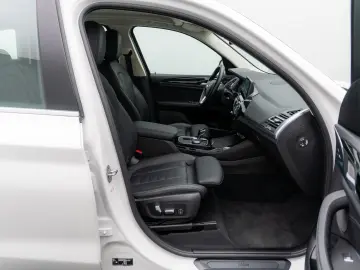 X3 xD30e Kamera HUD DAB Belüftung AHK Leder 18Zl