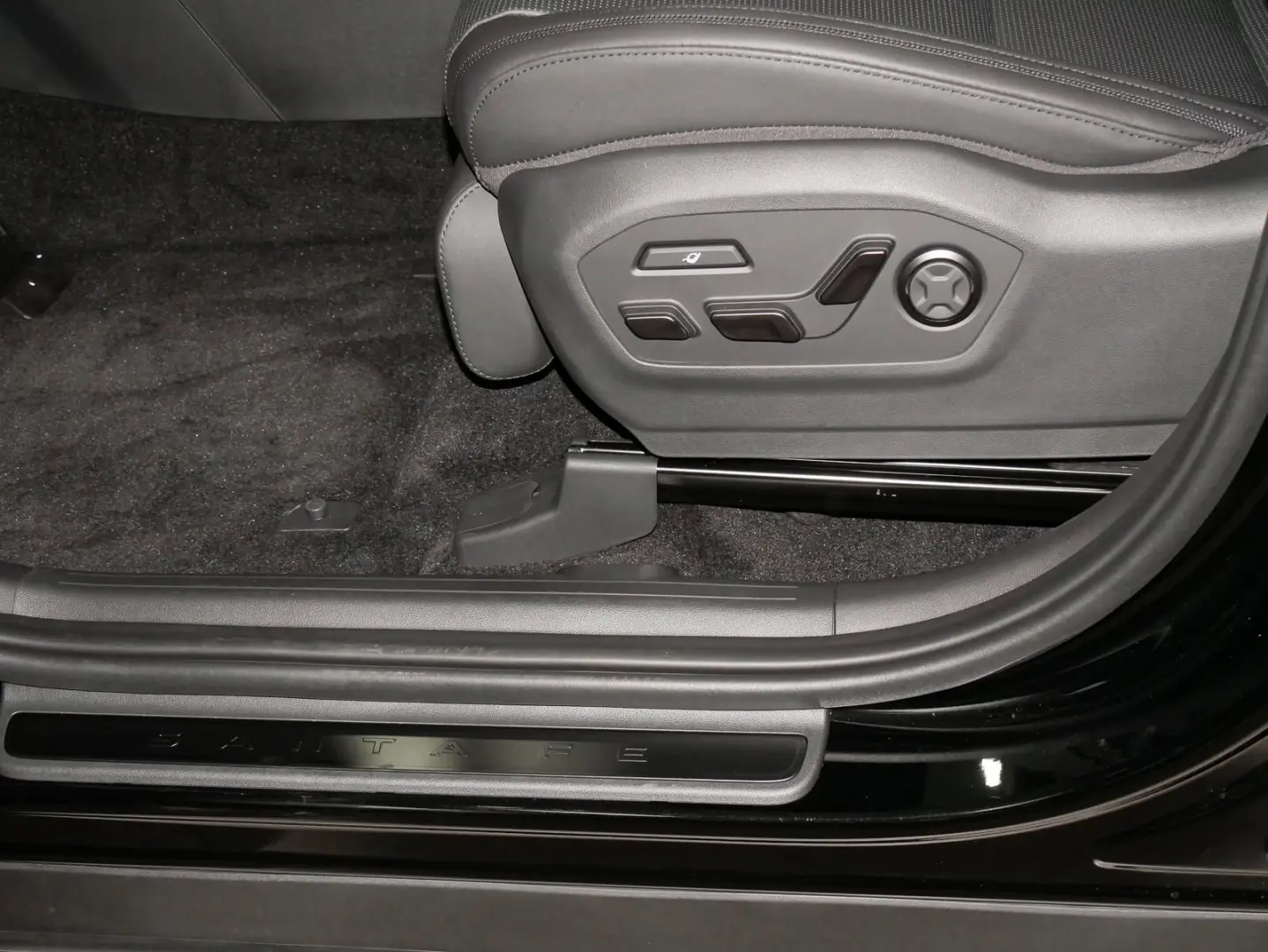 SANTA FE Hybrid Blackline Pano 4WD LAGERWAGEN