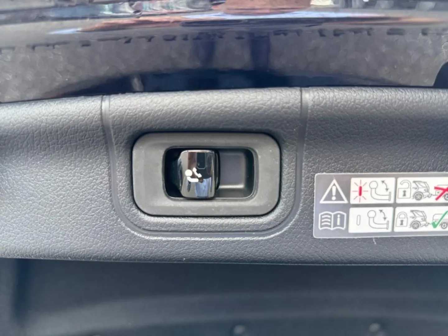 C 200 *AMG*MEMO*AHK*NAVI*SHZ*KAMERA*SPORTAUSP*