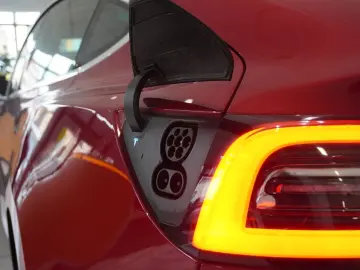 Model 3 Standard Range Plus NAVI/KAMERA/SH/PANO