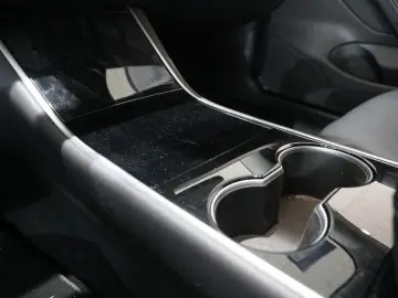 Model 3 Standard Range Plus NAVI/KAMERA/SH/PANO