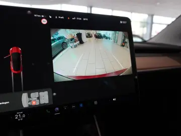 Model 3 Standard Range Plus NAVI/KAMERA/SH/PANO
