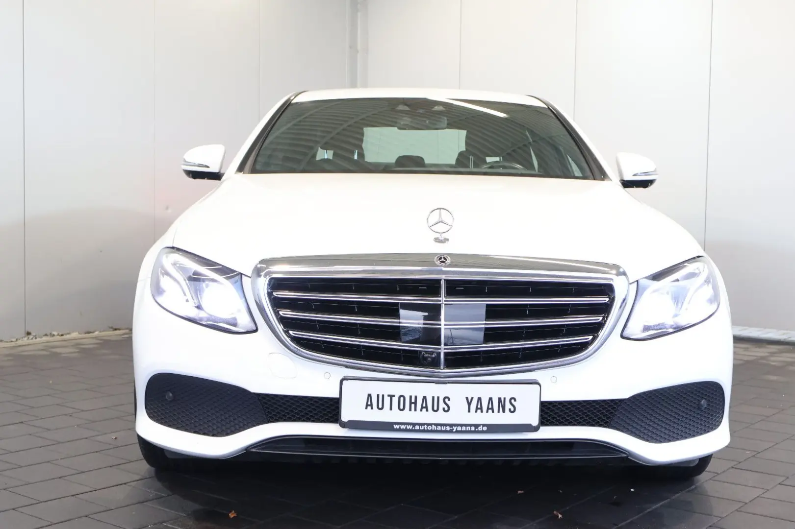E 200 WIDE+DISTRONIC+360°+LED+AHK+NAVI+17
