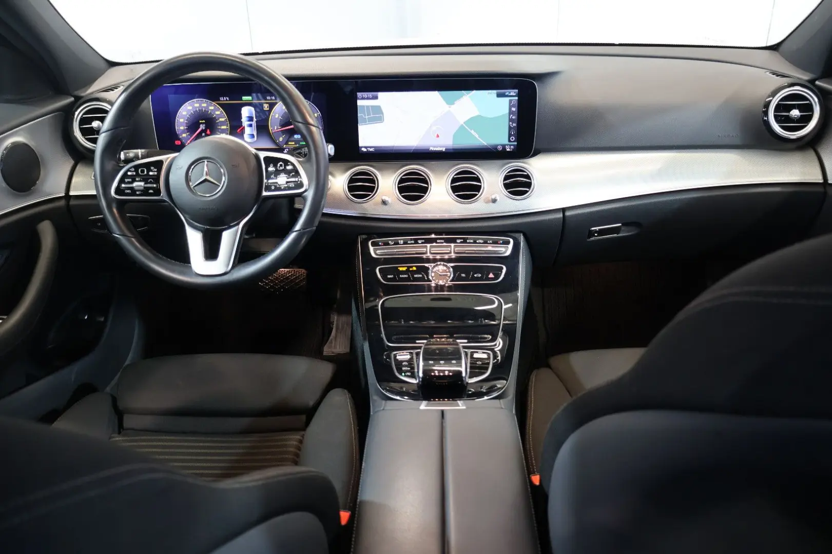 E 200 WIDE+DISTRONIC+360°+LED+AHK+NAVI+17
