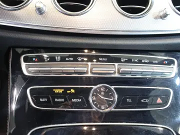 E 200 WIDE+DISTRONIC+360°+LED+AHK+NAVI+17