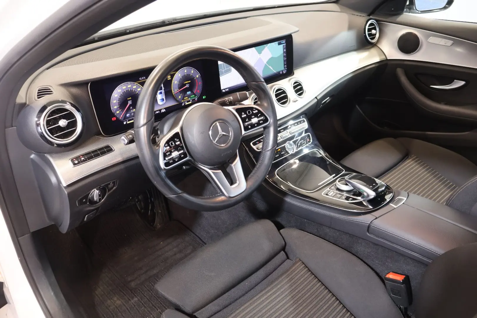 E 200 WIDE+DISTRONIC+360°+LED+AHK+NAVI+17