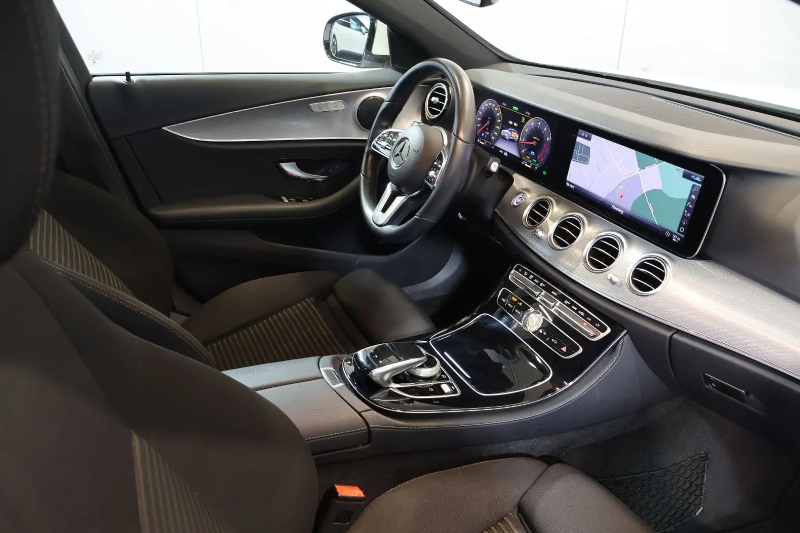 E 200 WIDE+DISTRONIC+360°+LED+AHK+NAVI+17
