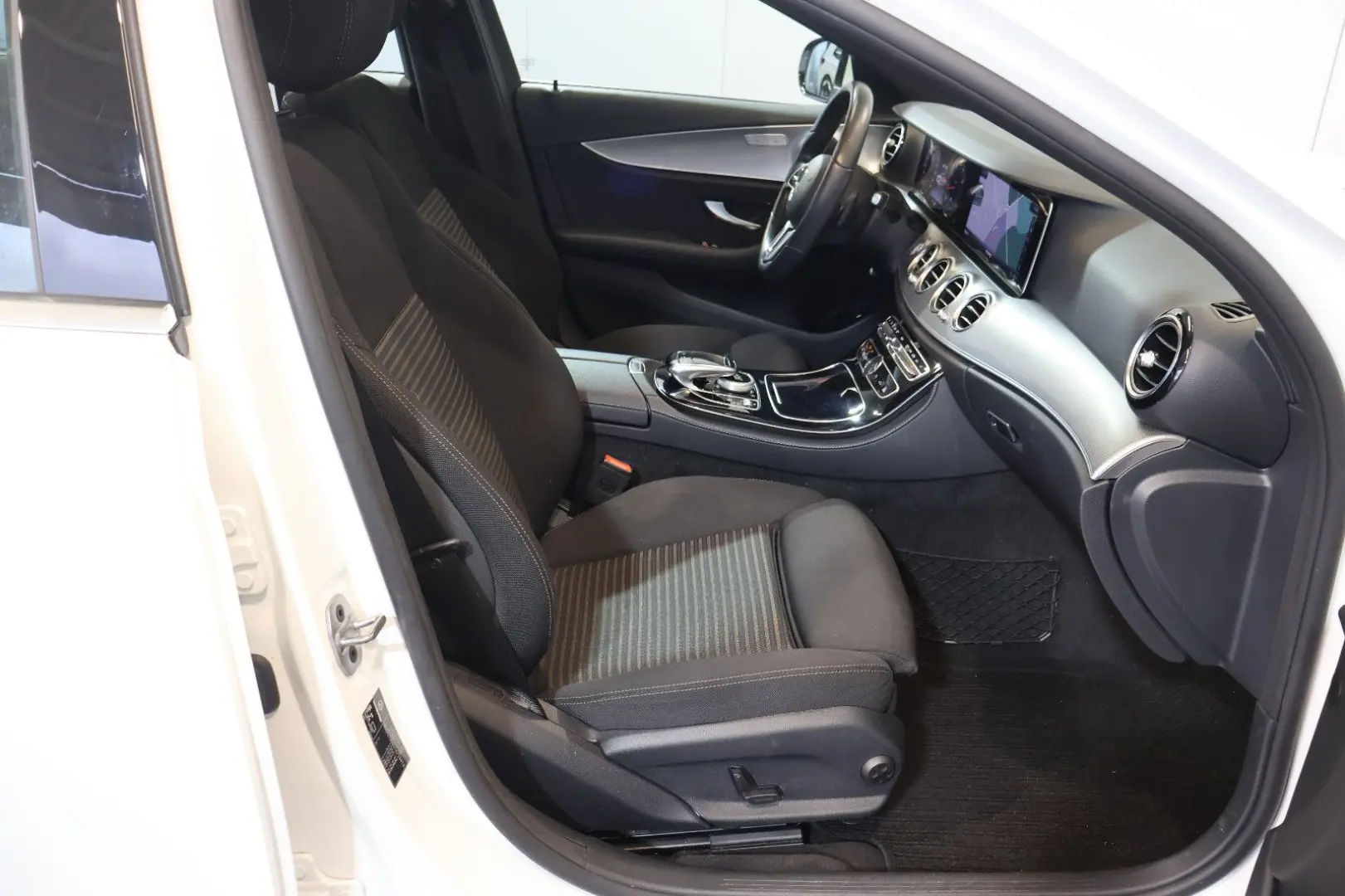 E 200 WIDE+DISTRONIC+360°+LED+AHK+NAVI+17