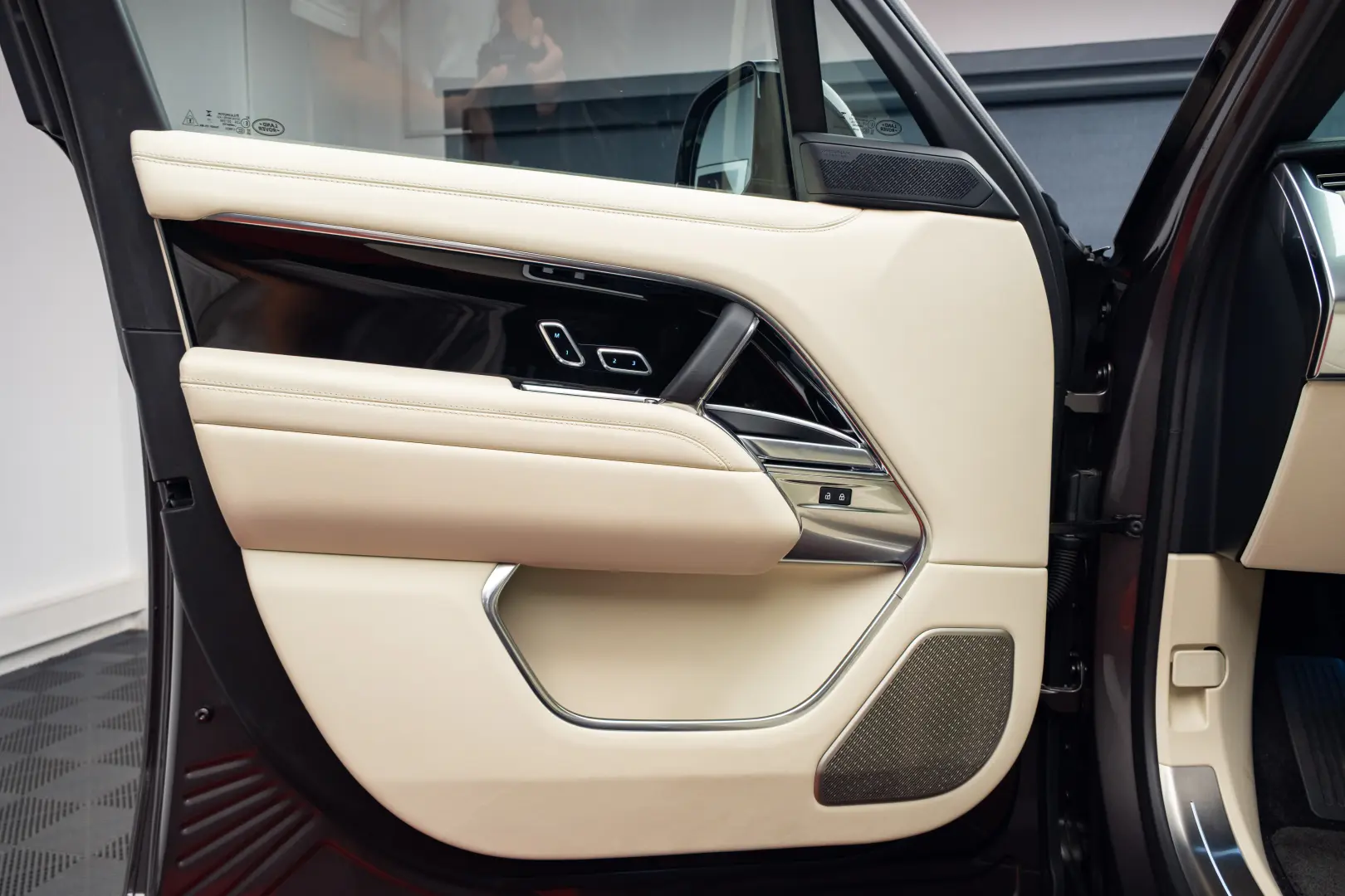 Range Rover Autobiography