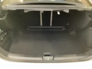 Mercedes-Benz E 200 Limuzină AMG+NOAPTE+19''