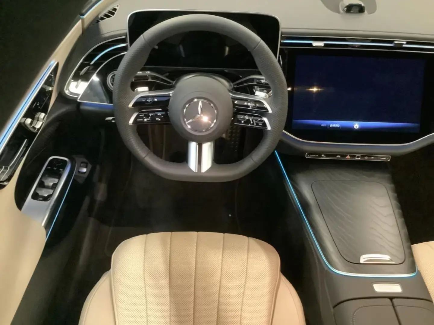 Mercedes-Benz E 200 Limuzină AMG+NOAPTE+19''