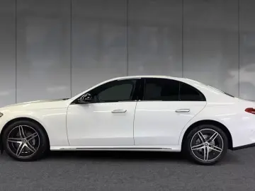 Mercedes-Benz E 200 Limuzină AMG+NOAPTE+19''
