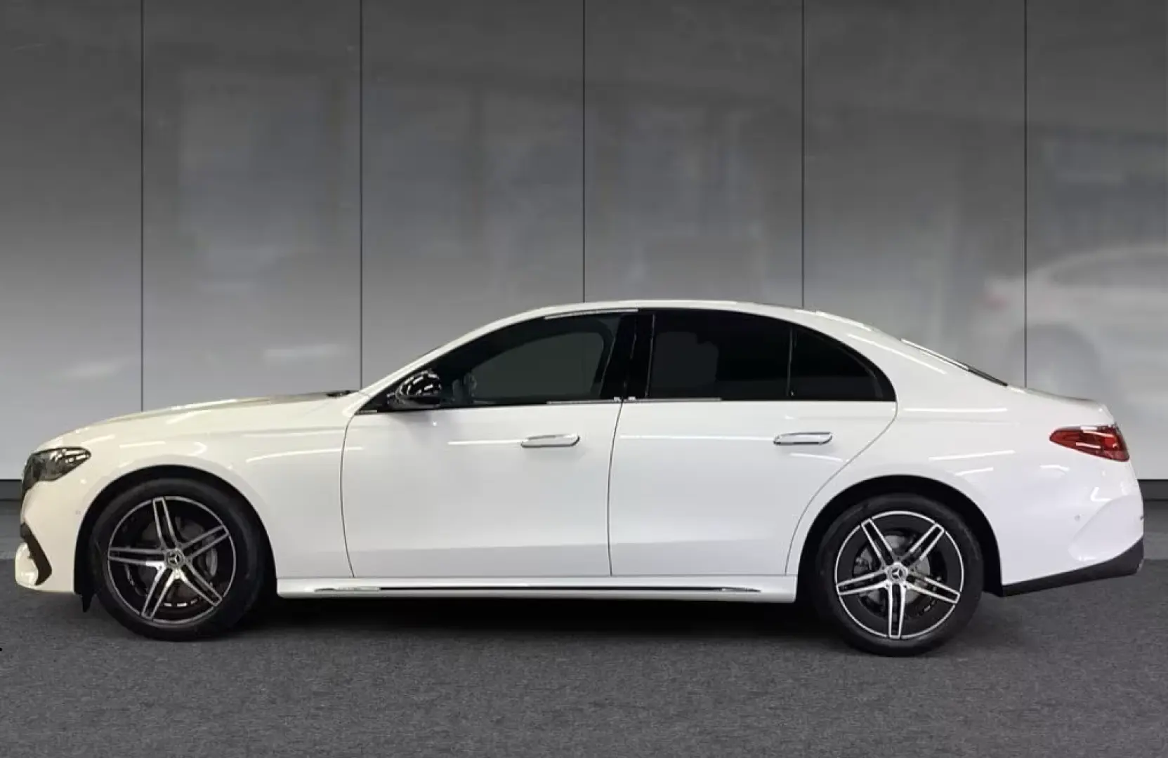 Mercedes-Benz E 200 Limuzină AMG+NOAPTE+19''