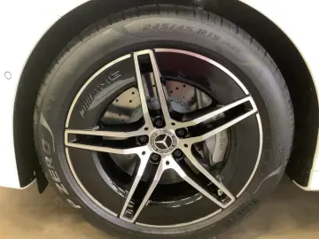 Mercedes-Benz E 200 Limuzină AMG+NOAPTE+19''