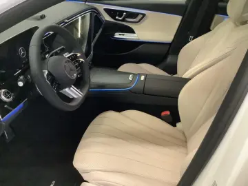 Mercedes-Benz E 200 Limuzină AMG+NOAPTE+19''