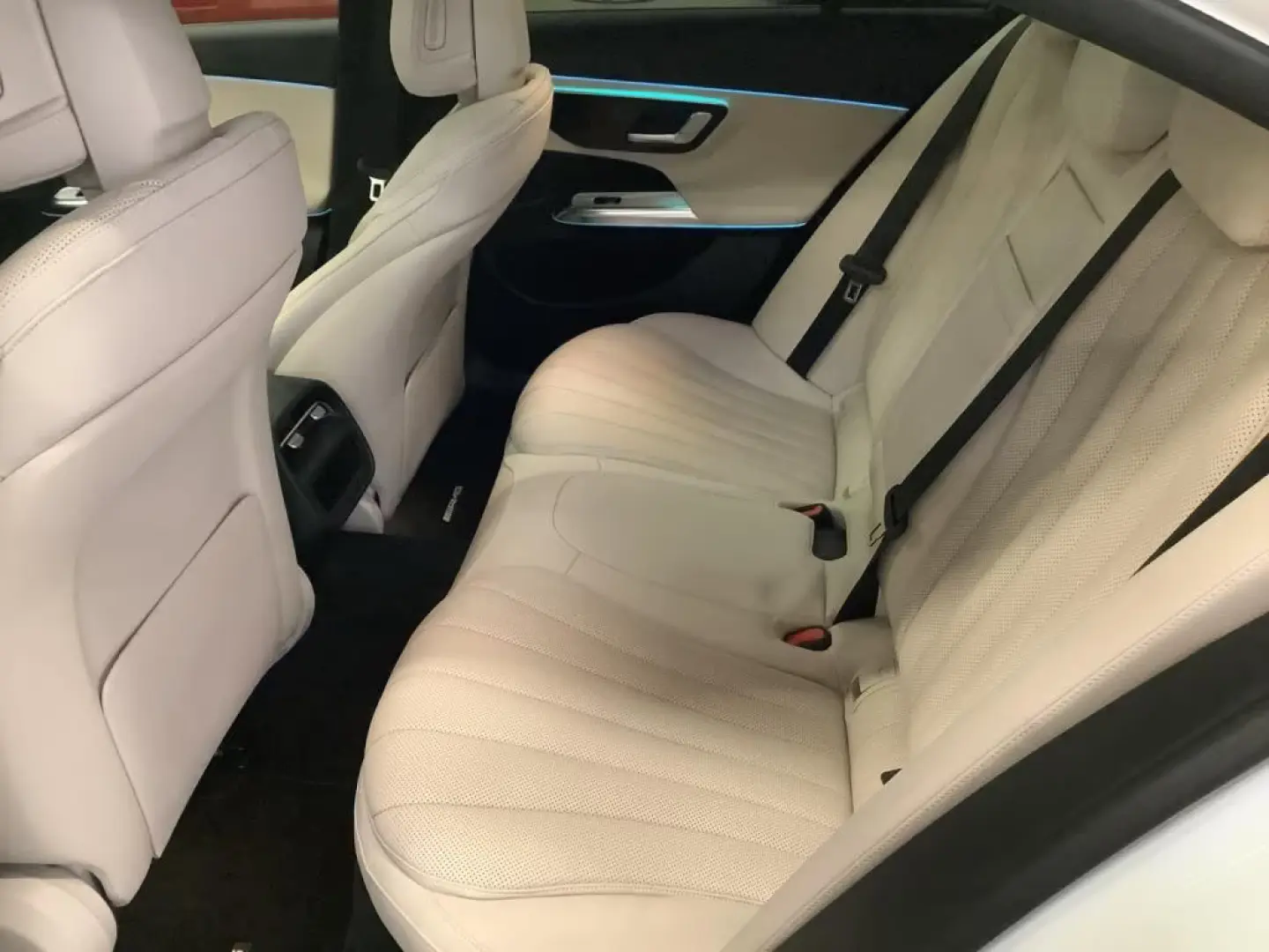 Mercedes-Benz E 200 Limuzină AMG+NOAPTE+19''