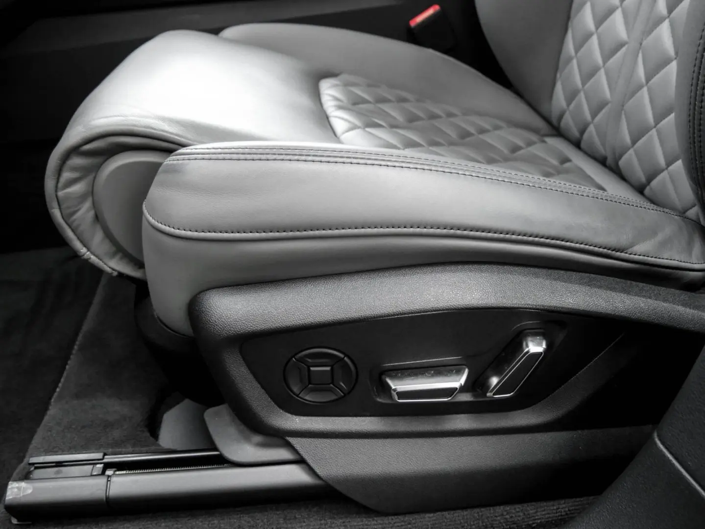 AUDI Q8 50TDI 3.0 TDI Quattro PANO MATRIX-LEASING