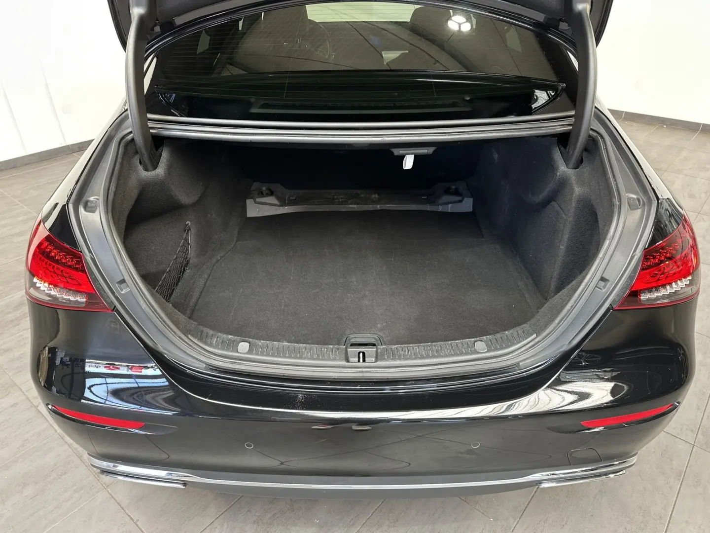 MERCEDES BENZ E220d Avantgarde NAV+WIDESCREEN+LEASING