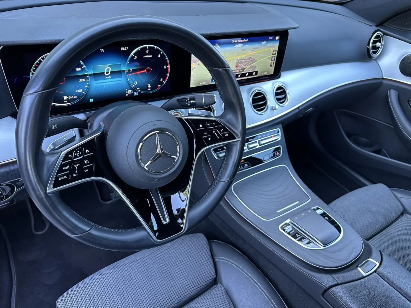 MERCEDES BENZ E220d Avantgarde NAV+WIDESCREEN+LEASING
