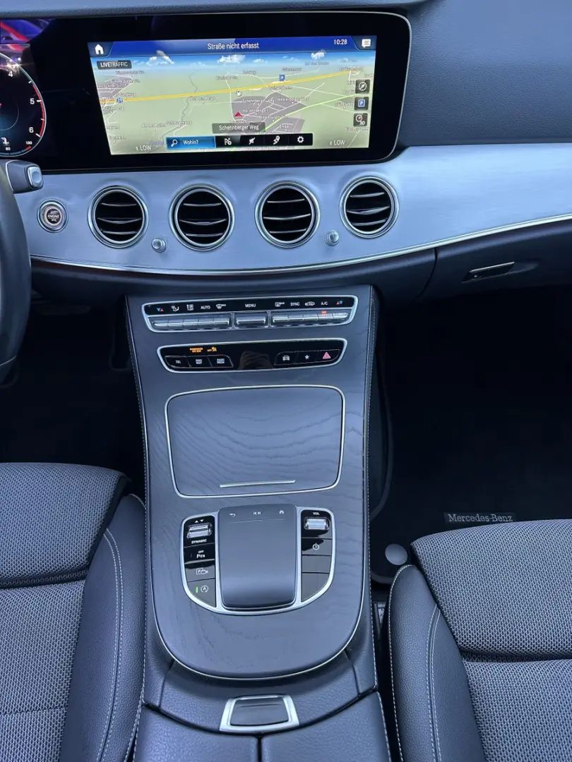 MERCEDES BENZ E220d Avantgarde NAV+WIDESCREEN+LEASING