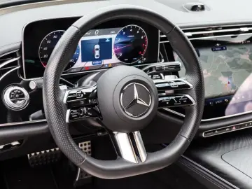 Mercedes-Benz E 200 AMG/Superscreen/LED/Pano
