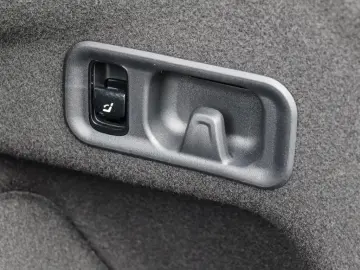 Mercedes-Benz E 200 AMG/Superscreen/LED/Pano