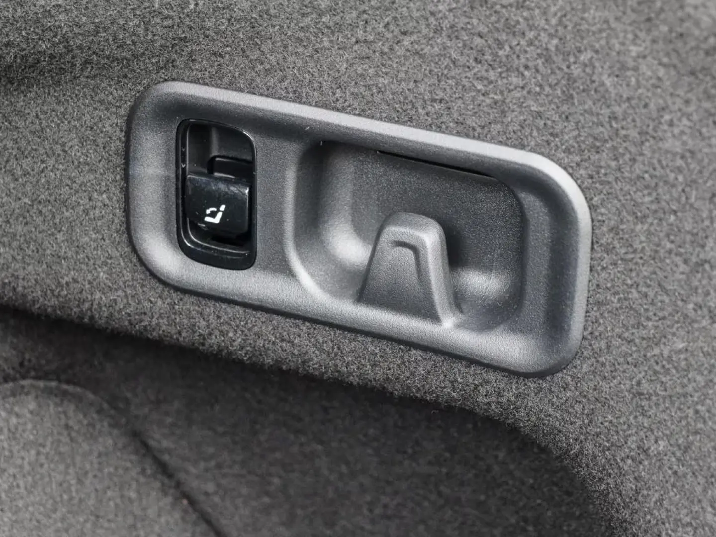 Mercedes-Benz E 200 AMG/Superscreen/LED/Pano