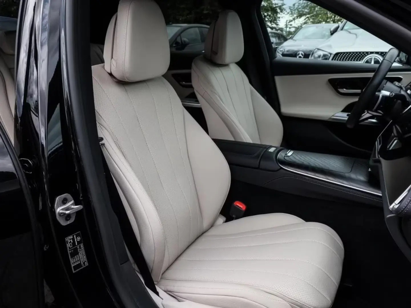Mercedes-Benz E 200 AMG/Superscreen/LED/Pano