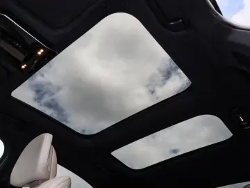 Mercedes-Benz E 200 AMG/Superscreen/LED/Pano