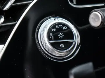 Mercedes-Benz E 200 AMG/Superscreen/LED/Pano