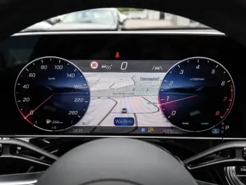 Mercedes-Benz E 200 AMG/Superscreen/LED/Pano